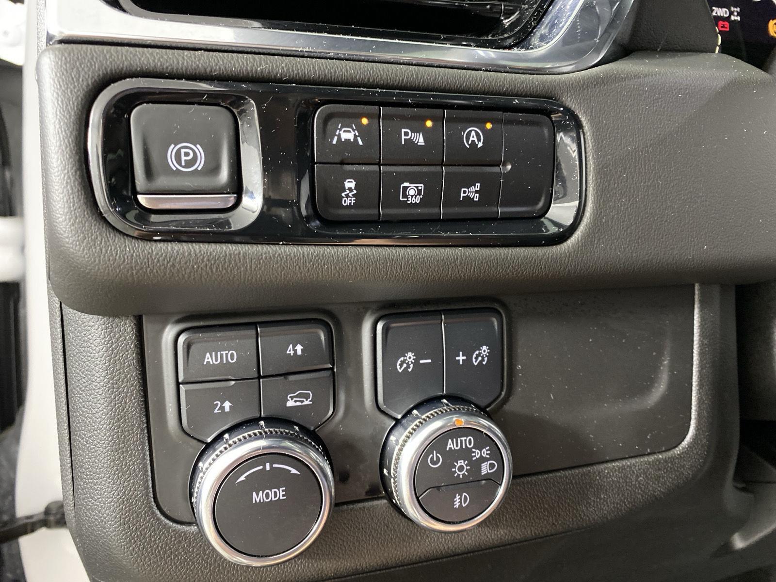 Used 2025 Summit White GMC Elevation image 16