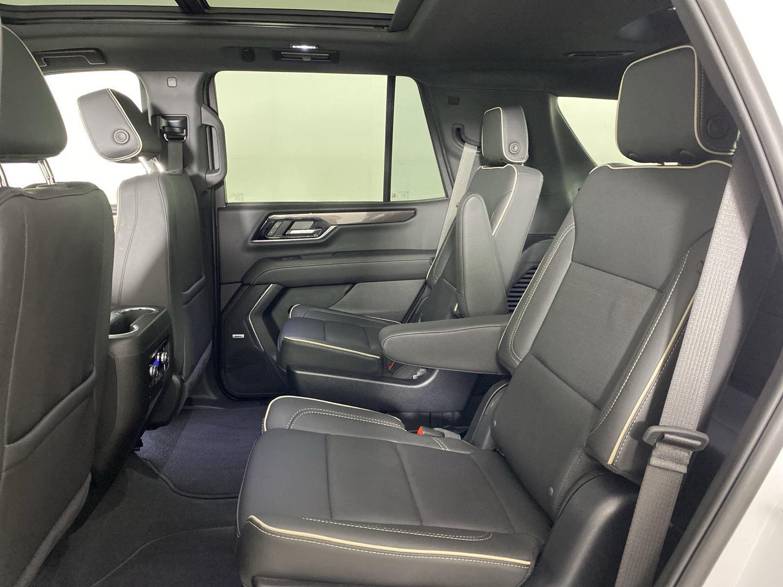 Used 2025 Summit White GMC Elevation image 28