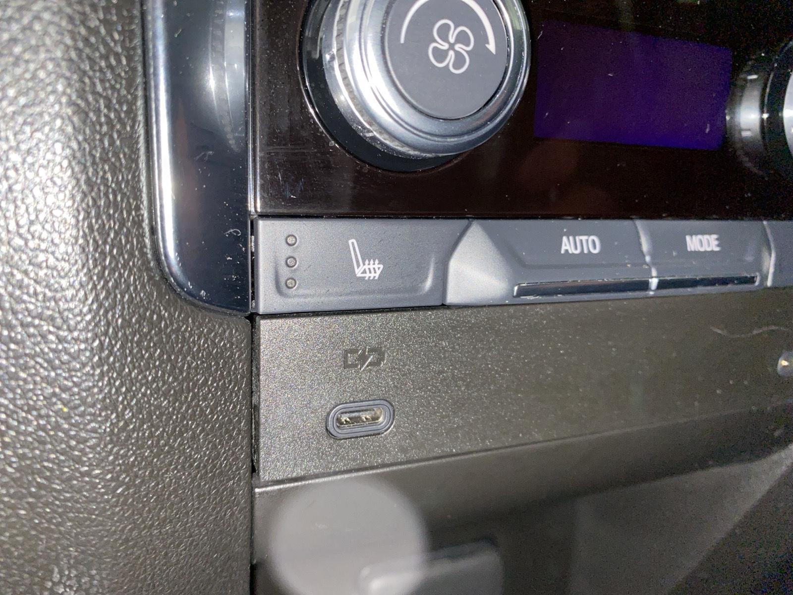 Used 2025 Summit White GMC Elevation image 30