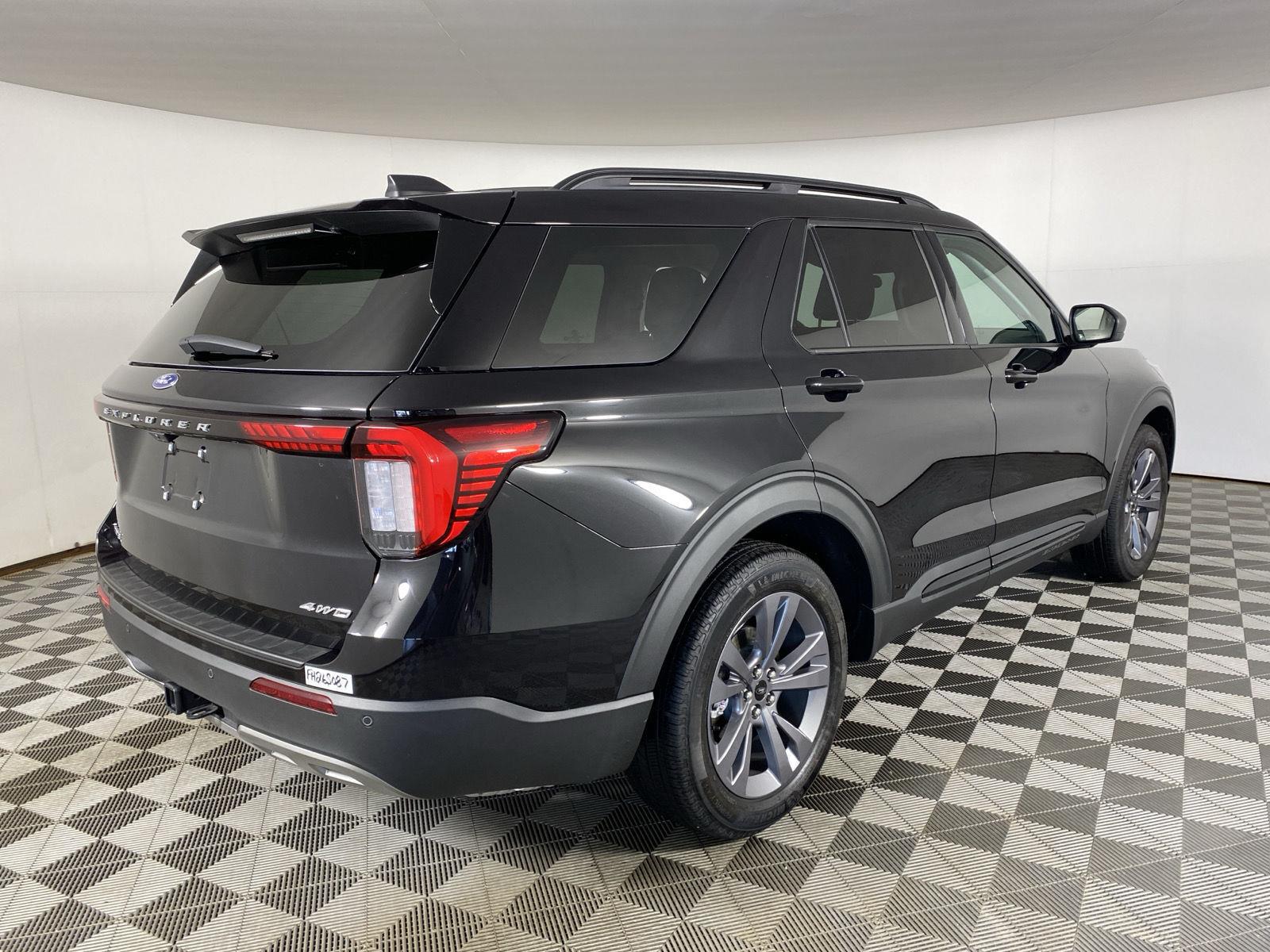 New 2026 Agate Black Ford Active w/200A Pkg image 7