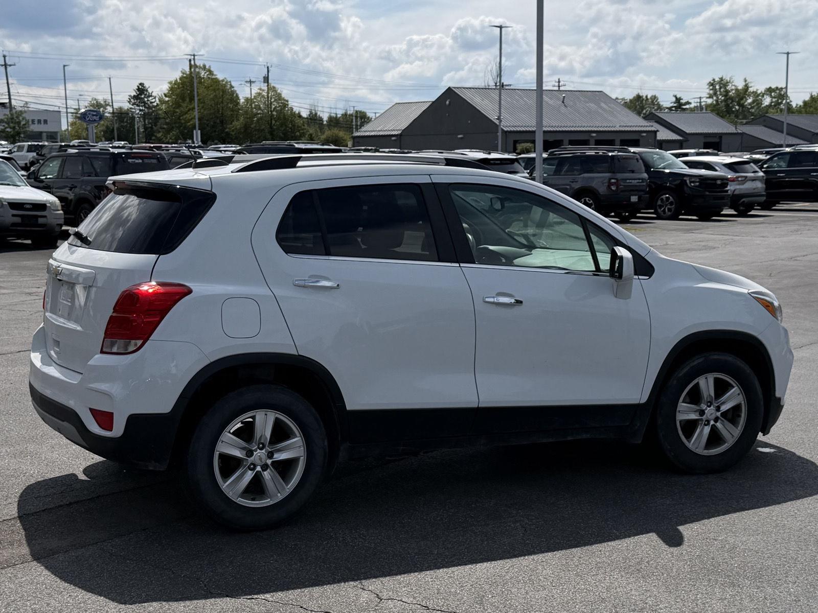 Used 2019 Summit White Chevrolet LT image 5