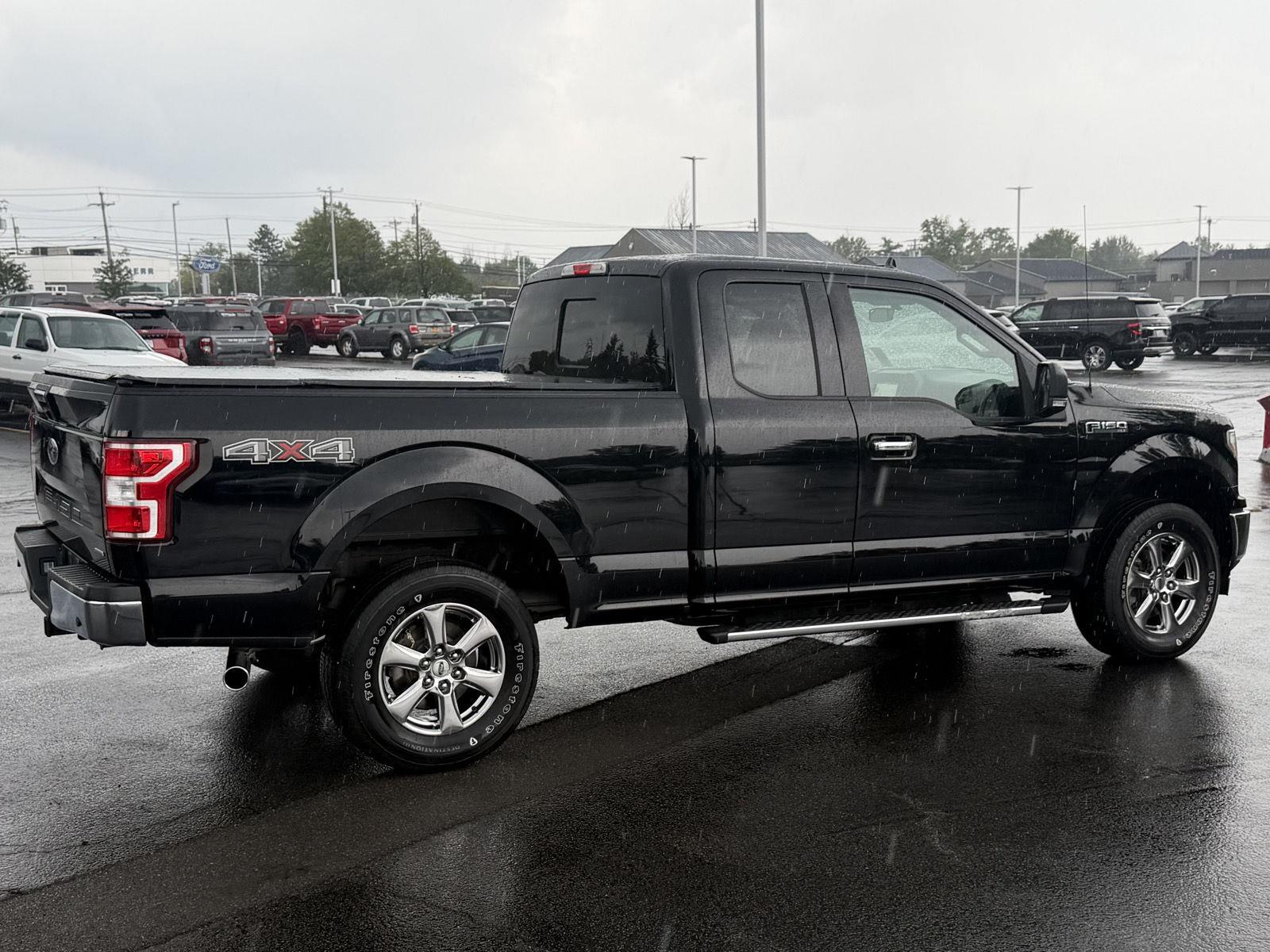 Used 2018 Shadow Black Ford XLT image 4