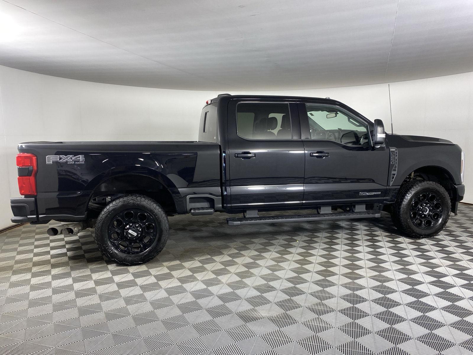 Used 2024  Ford LARIAT image 11