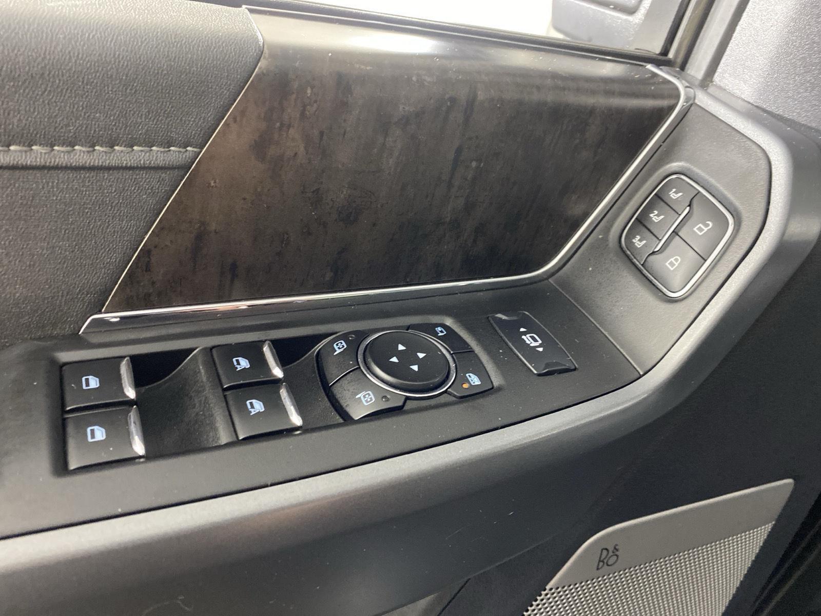 Used 2024  Ford LARIAT image 15