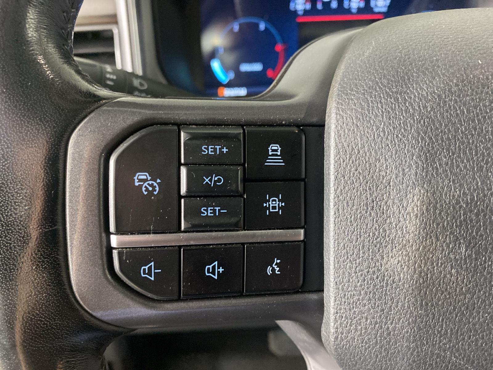 Used 2024  Ford LARIAT image 17