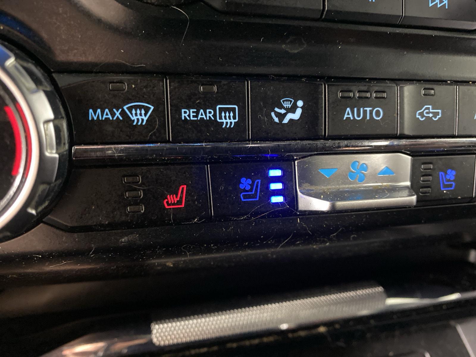 Used 2023 Agate Black Ford LARIAT image 20