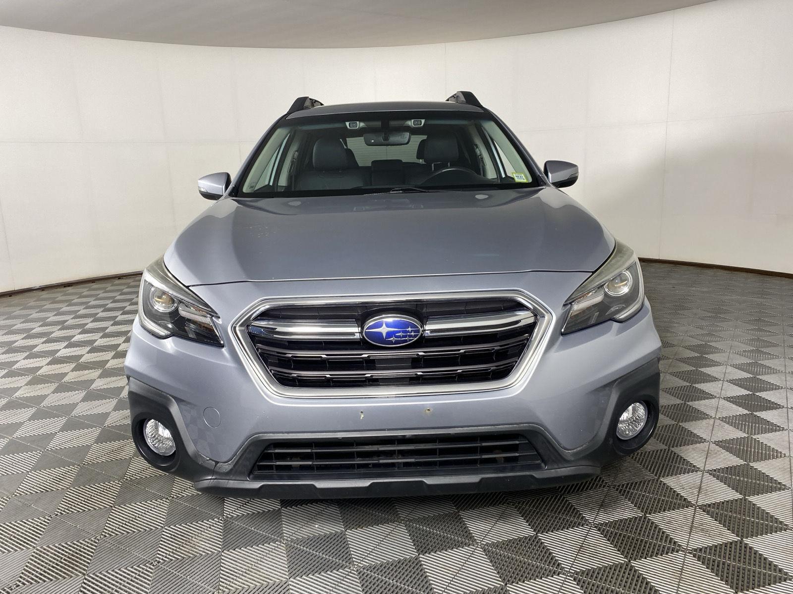 Used 2018 Ice Silver Metallic Subaru Limited image 5