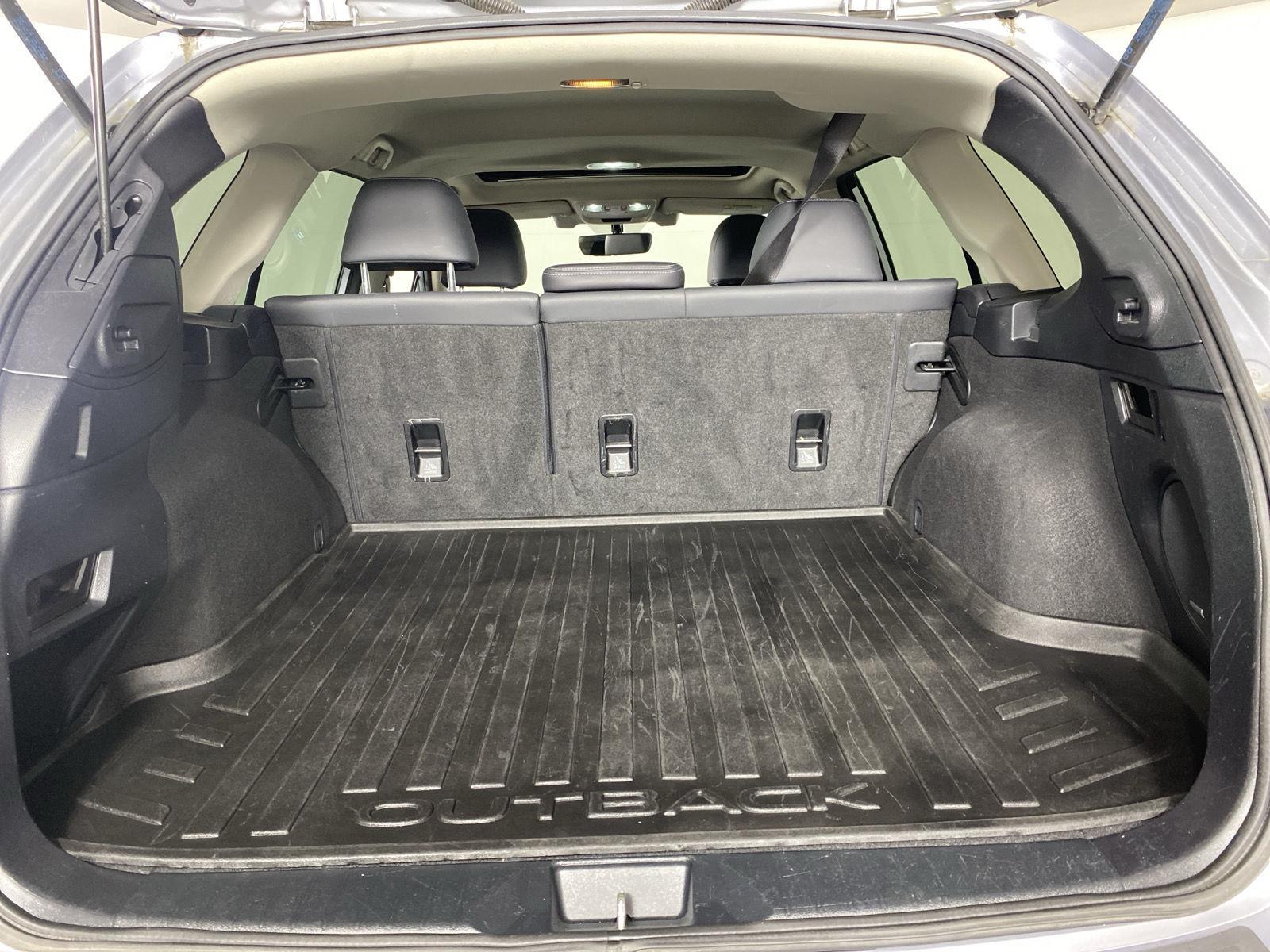 Used 2018 Ice Silver Metallic Subaru Limited image 29