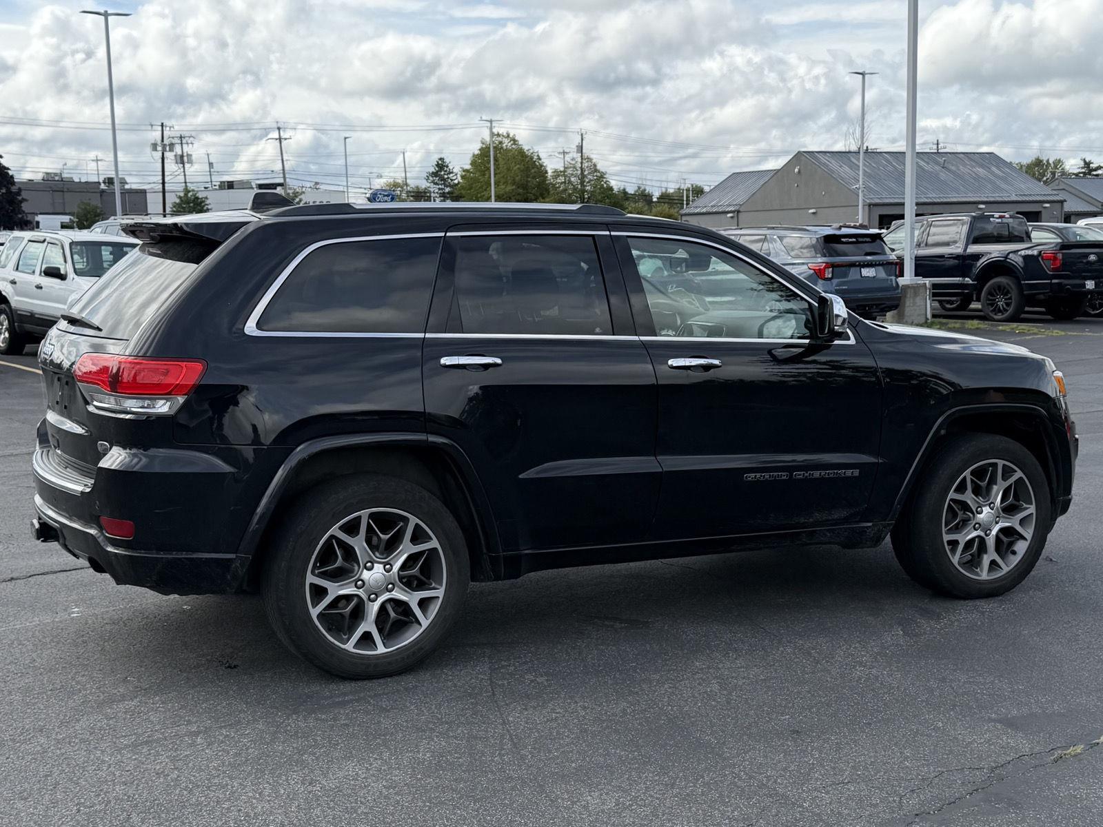 Used 2020 Diamond Black Crystal Pearlcoat Jeep Overland image 5
