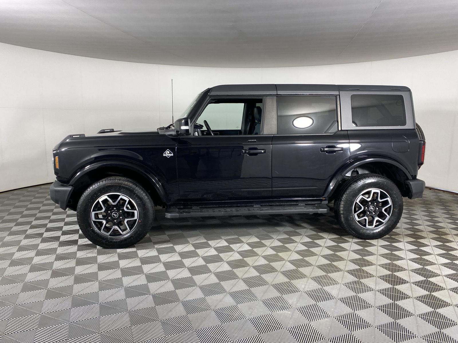 Used 2022 Shadow Black Ford Outer Banks Advanced image 14
