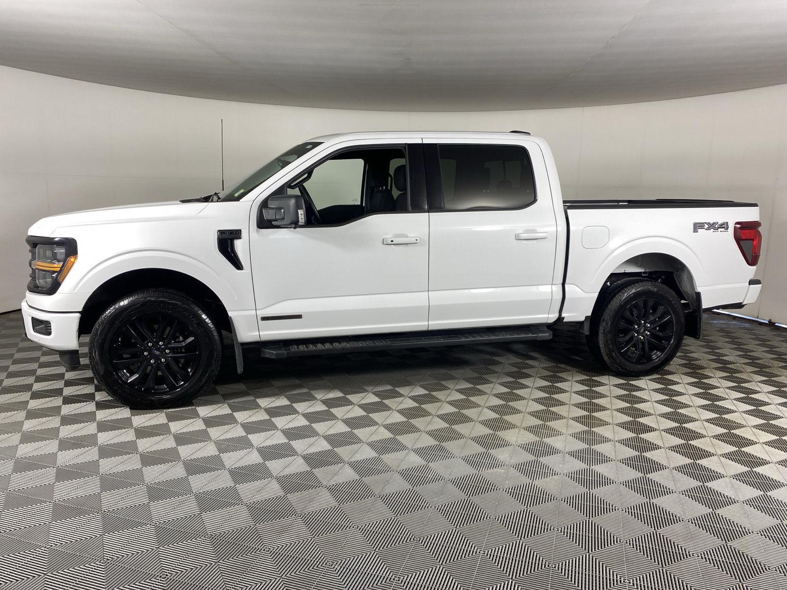 Used 2025 Oxford White Ford XLT image 7