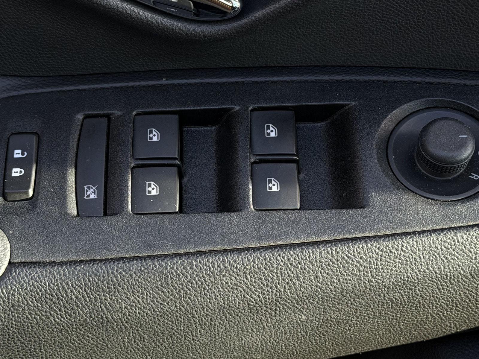 Used 2019 Summit White Chevrolet LT image 9