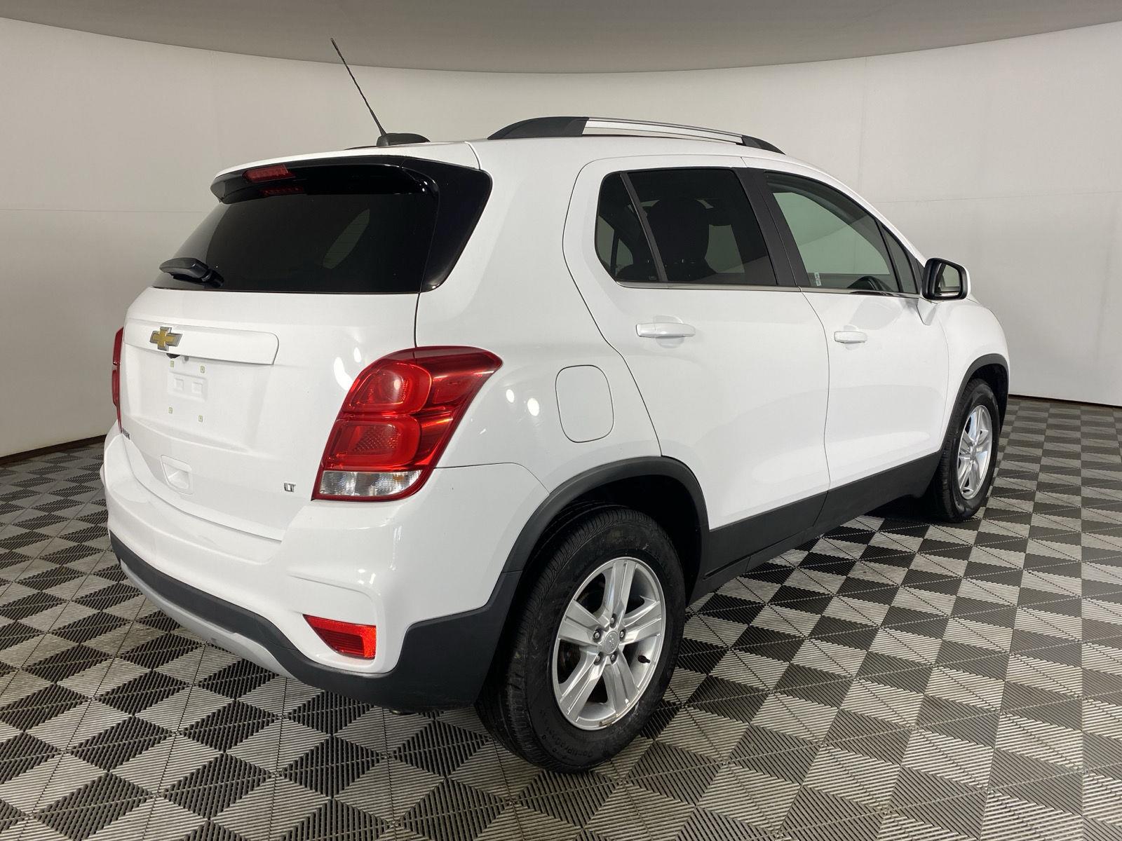 Used 2019 Summit White Chevrolet LT image 16