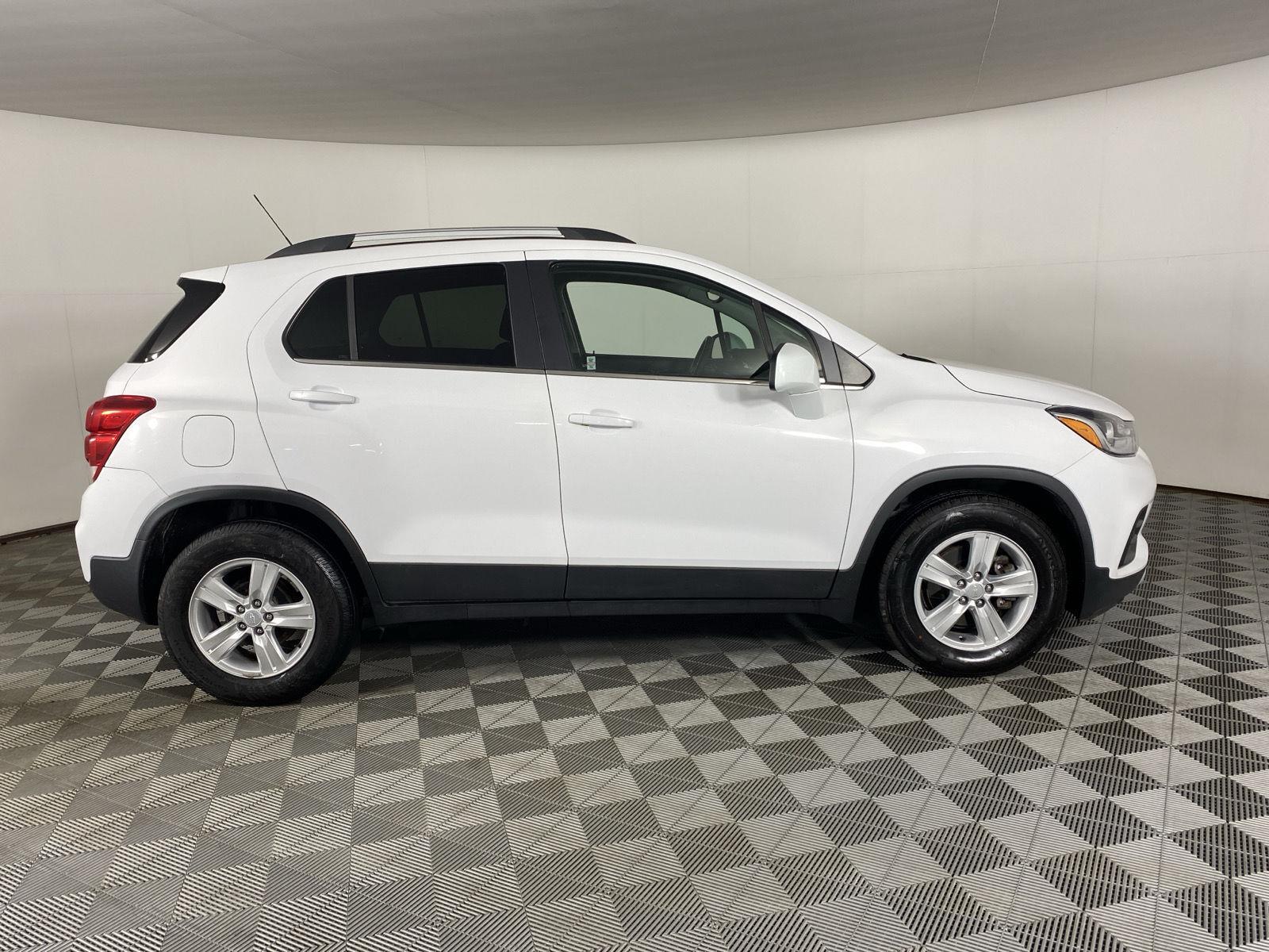 Used 2019 Summit White Chevrolet LT image 17