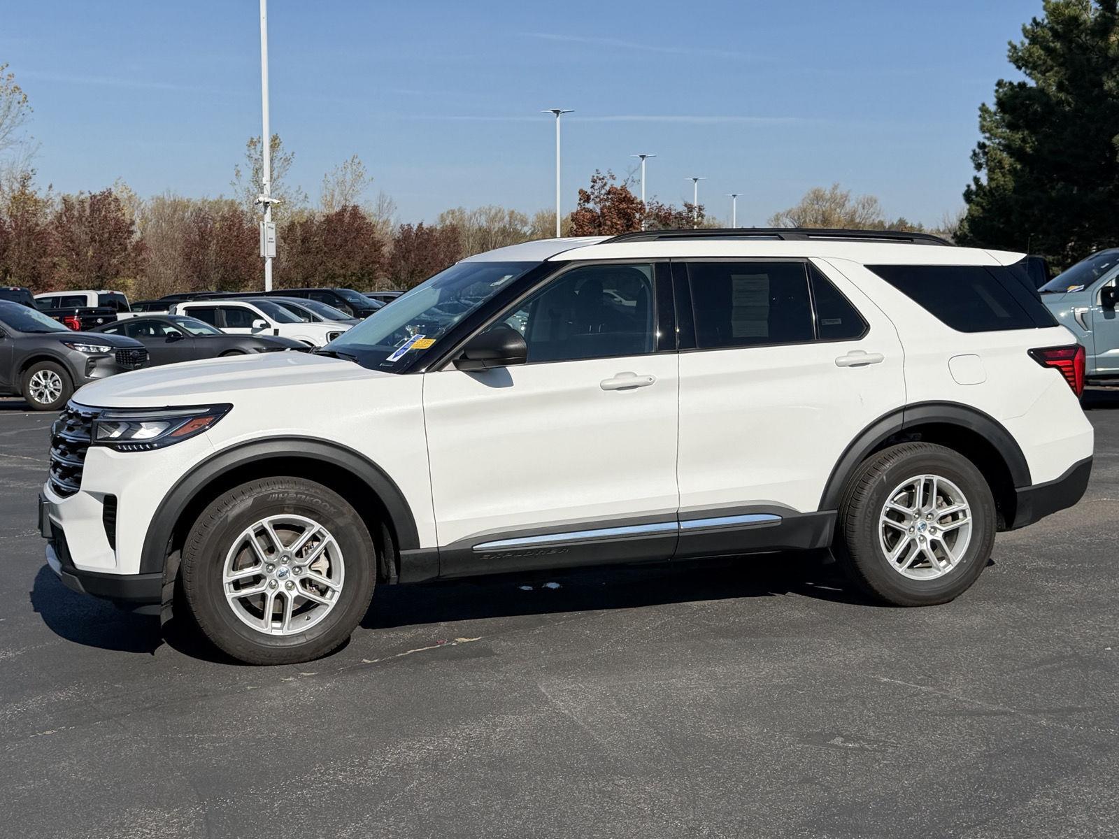 Used 2025 Star White Metallic Tri-Coat Ford Active image 4