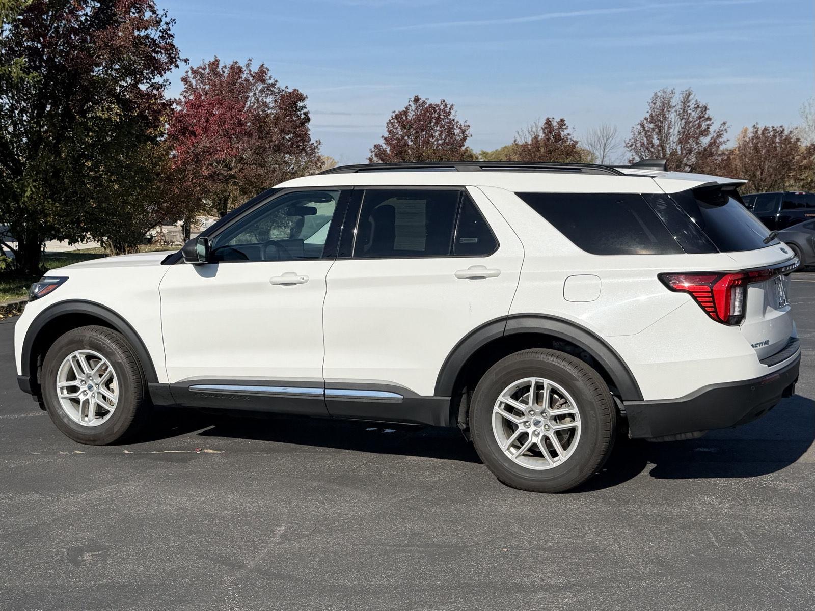 Used 2025 Star White Metallic Tri-Coat Ford Active image 6