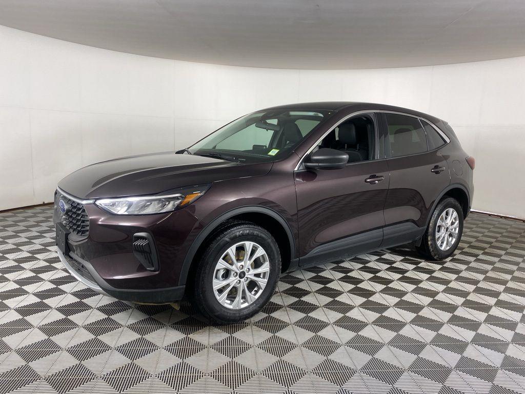 Used 2023 Cinnabar Red Ford Active image 4