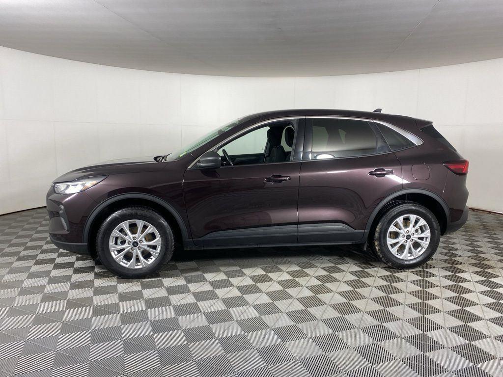 Used 2023 Cinnabar Red Ford Active image 6