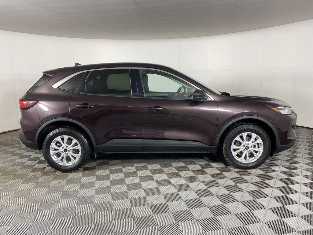 Used 2023 Cinnabar Red Ford Active image 10