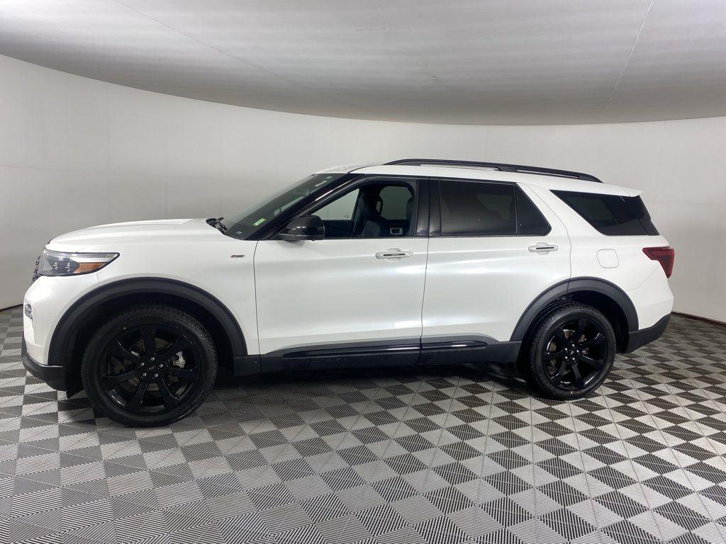 Certified Used 2023 White Metallic Ford ST-Line image 7