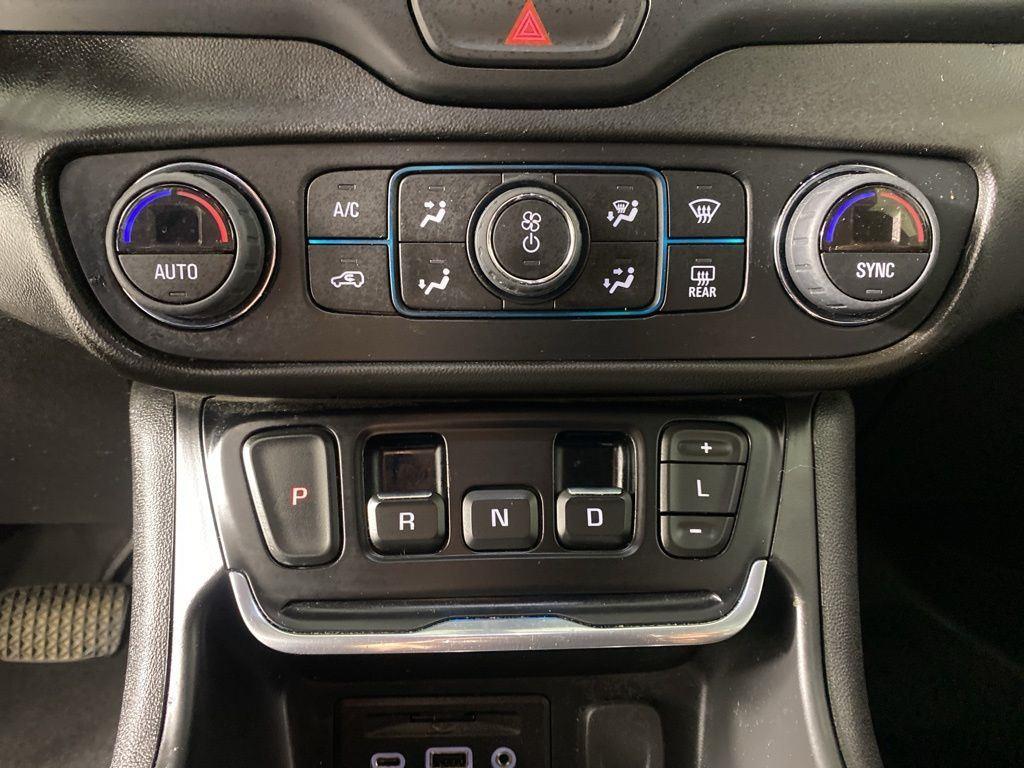 Used 2019 Summit White GMC SLE image 21