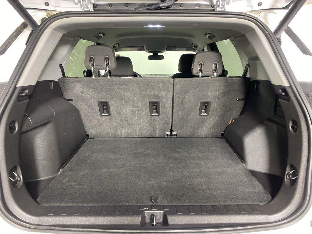Used 2019 Summit White GMC SLE image 26