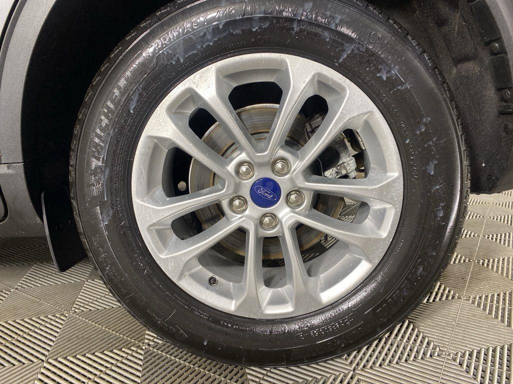 Certified Used 2022 Carbonized Gray Metallic Ford SE image 11