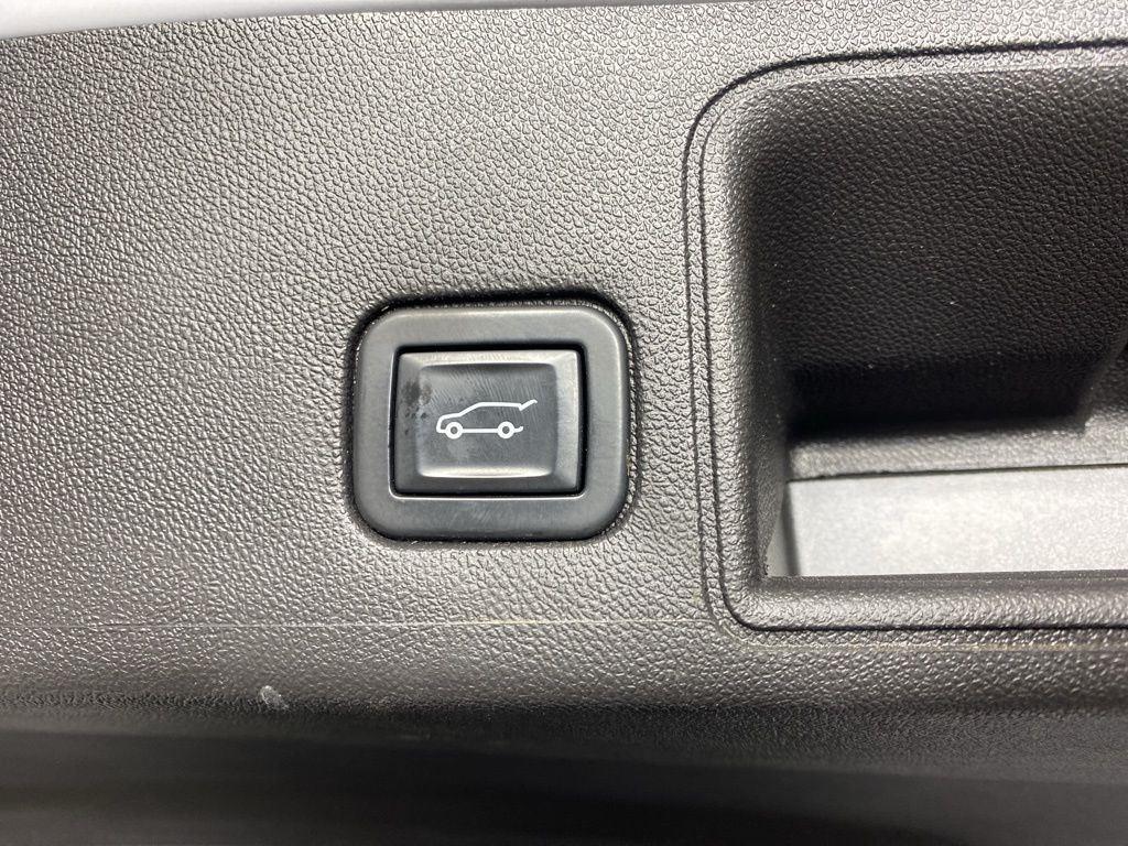 Used 2022 Summit White GMC SLT image 28