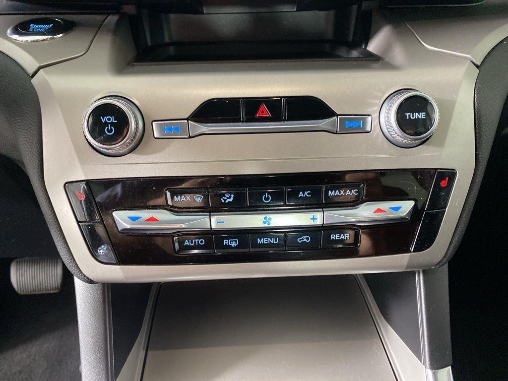 Used 2022 Gray Metallic Ford XLT image 21