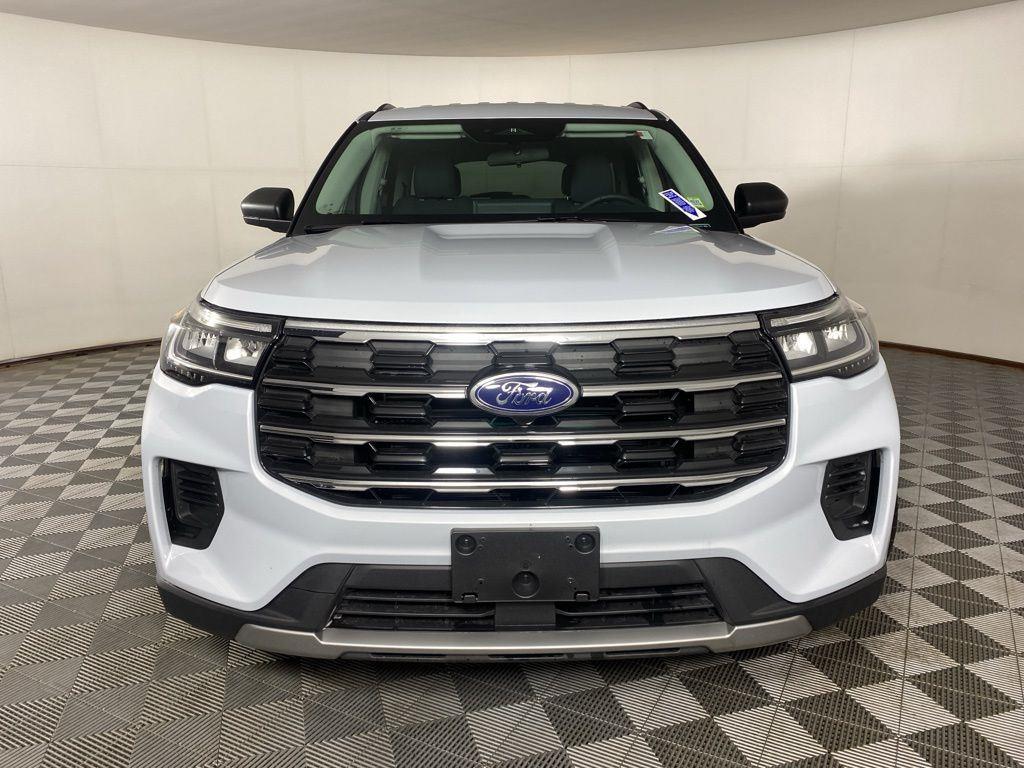 Used 2026 Star White Metallic Tri-Coat Ford Active image 2