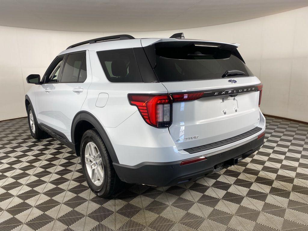 Used 2026 Star White Metallic Tri-Coat Ford Active image 7