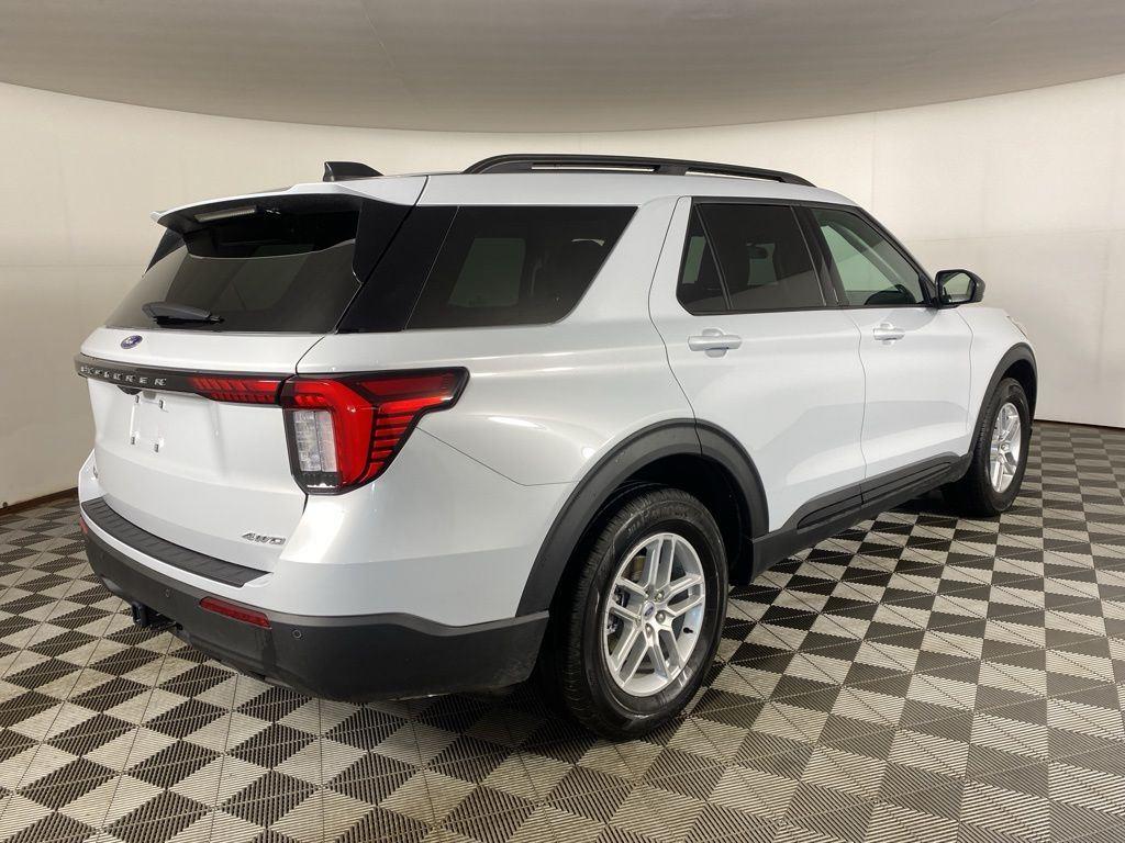 Used 2026 Star White Metallic Tri-Coat Ford Active image 9