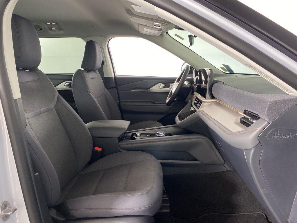 Used 2026 Star White Metallic Tri-Coat Ford Active image 29