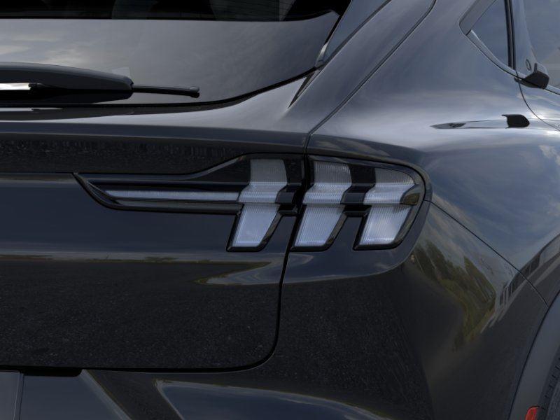 New 2026 Shadow Black Ford Select image 21