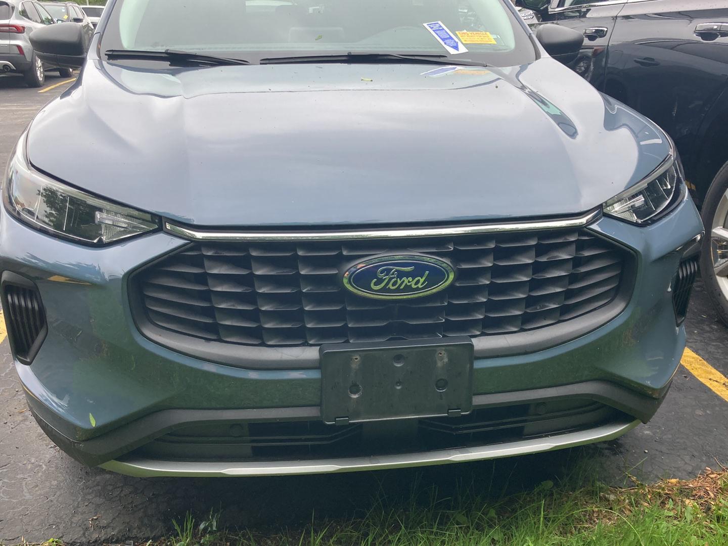 Used 2023 Vapor Blue Ford Active image 2