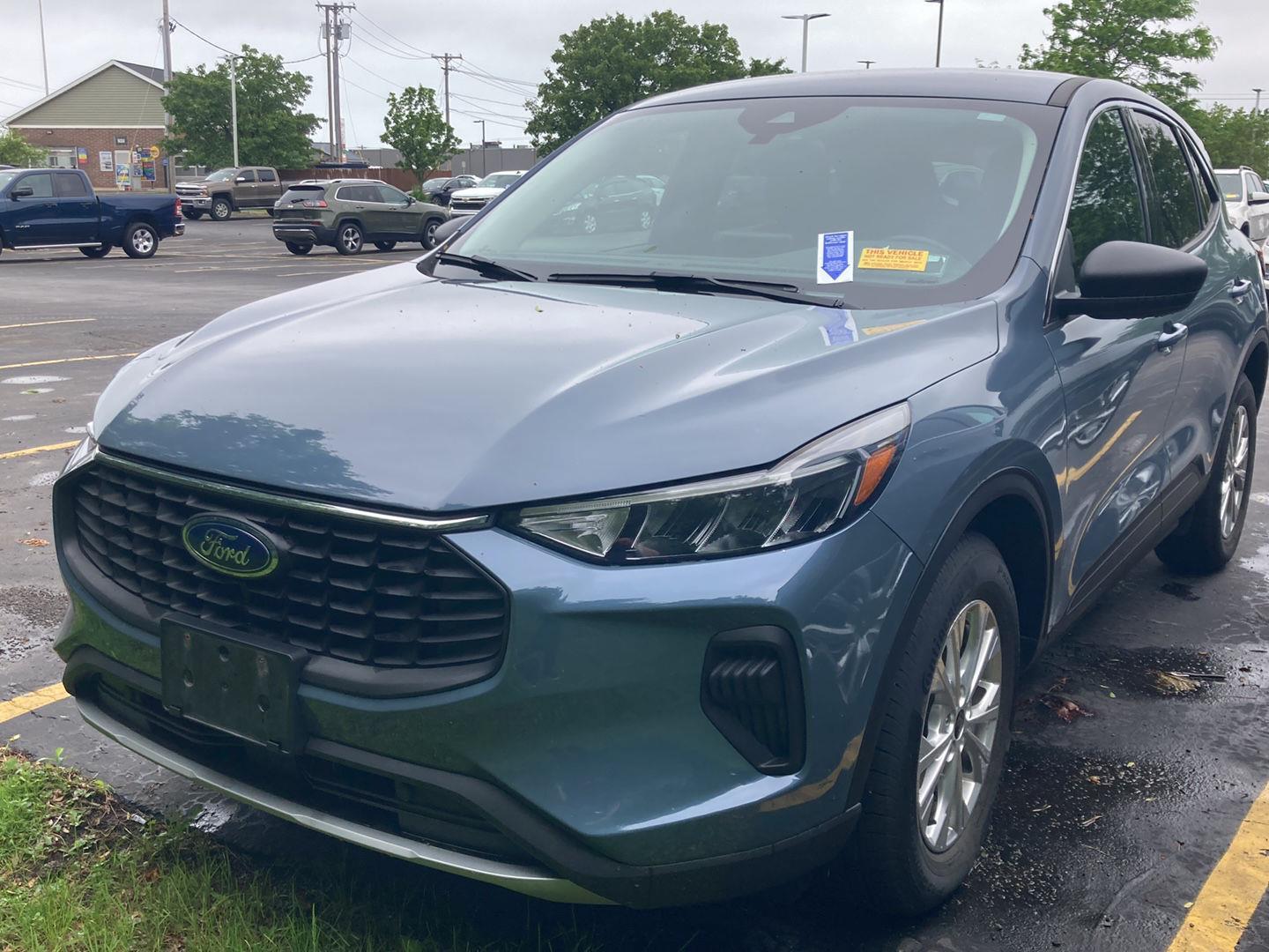 Used 2023 Vapor Blue Ford Active image 3