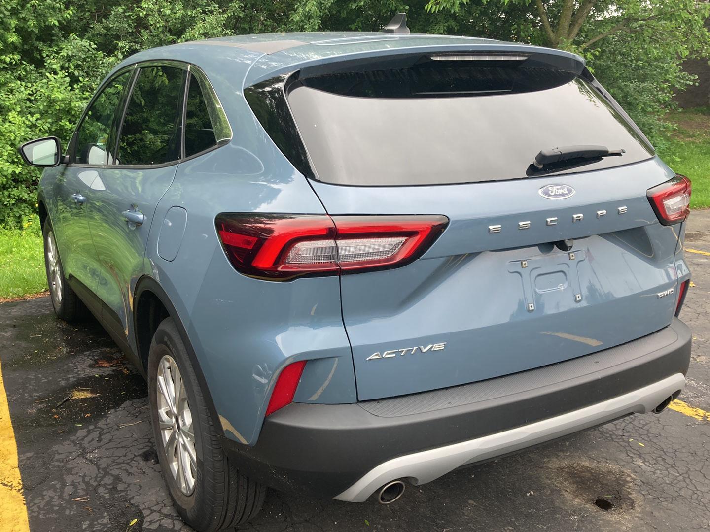 Used 2023 Vapor Blue Ford Active image 4