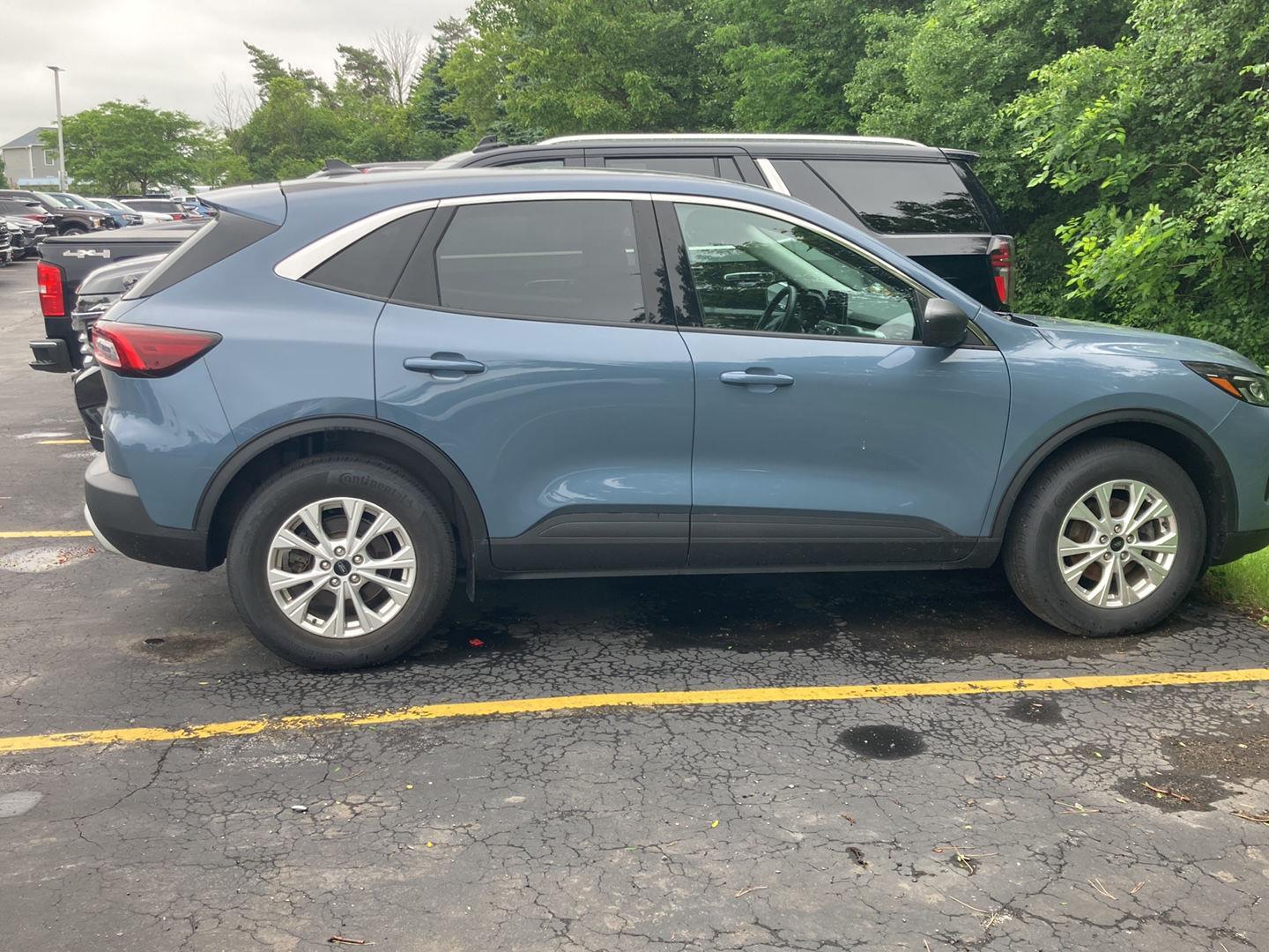 Used 2023 Vapor Blue Ford Active image 7