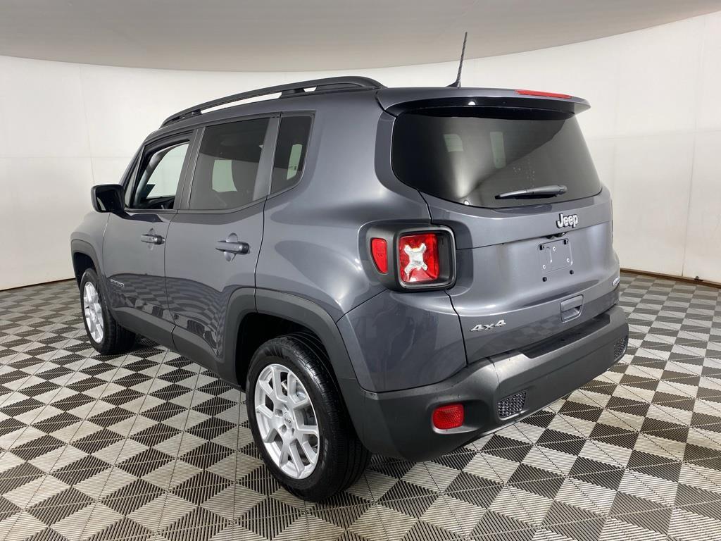 Used 2022 Graphite Gray Jeep Latitude image 5
