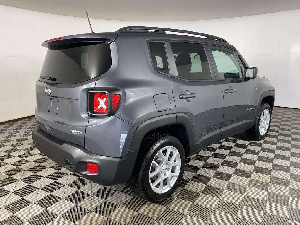 Used 2022 Graphite Gray Jeep Latitude image 8