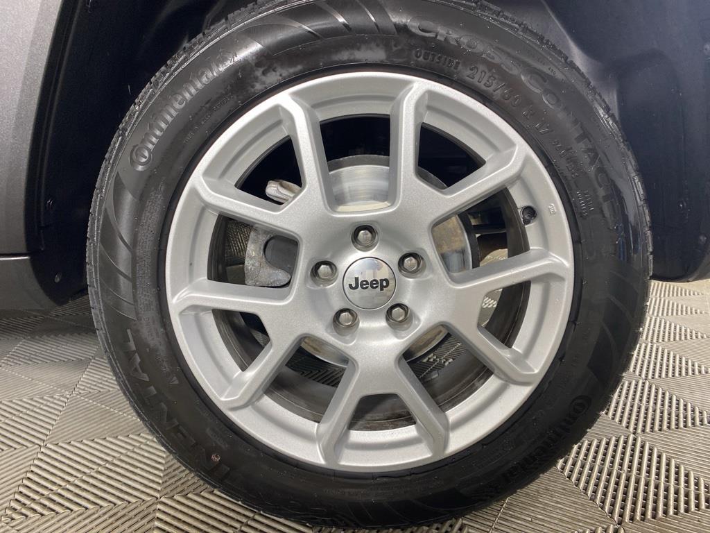 Used 2022 Graphite Gray Jeep Latitude image 10