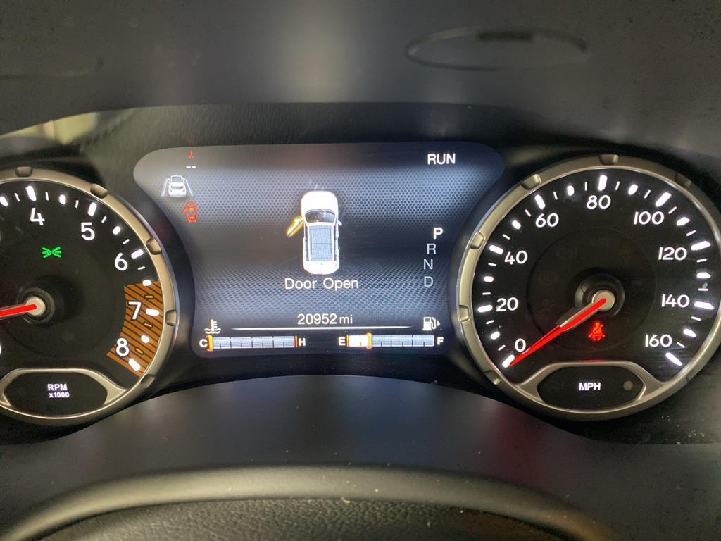 Used 2022 Graphite Gray Jeep Latitude image 16