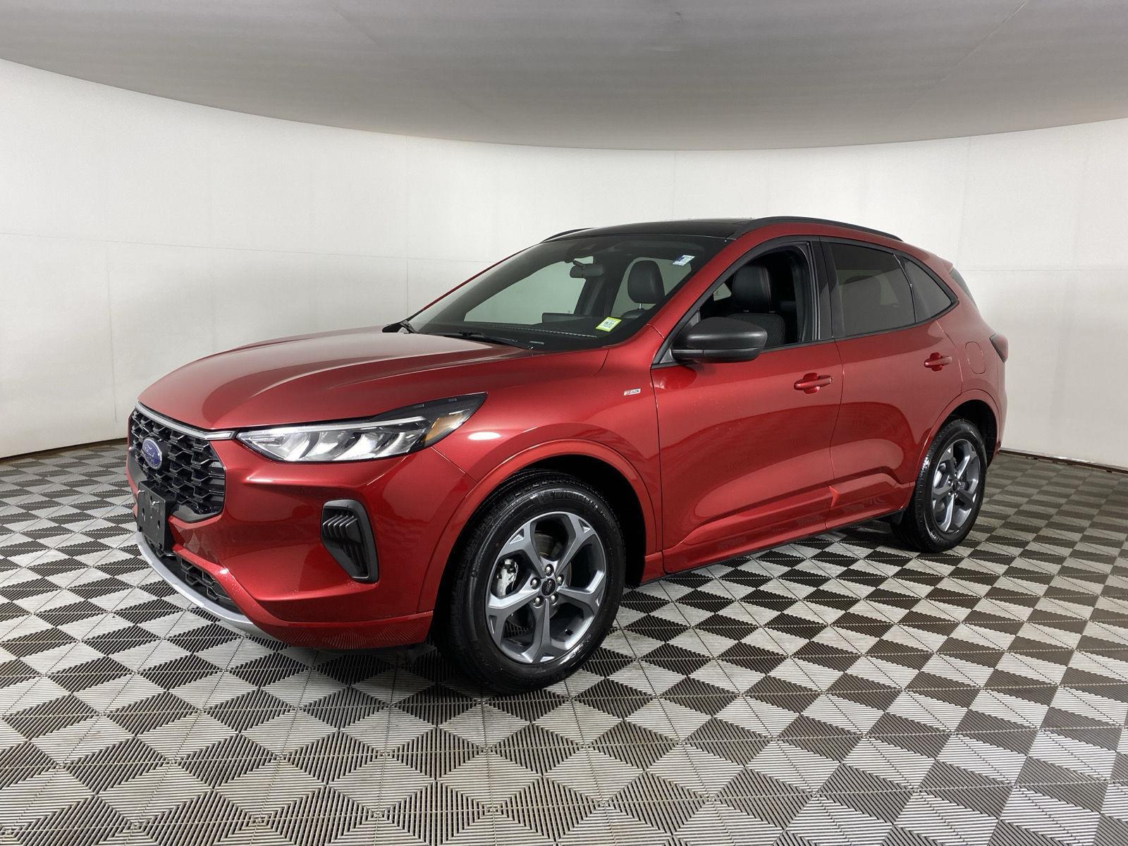Used 2023 Rapid Red Metallic Tinted Clearcoat Ford ST-Line image 3