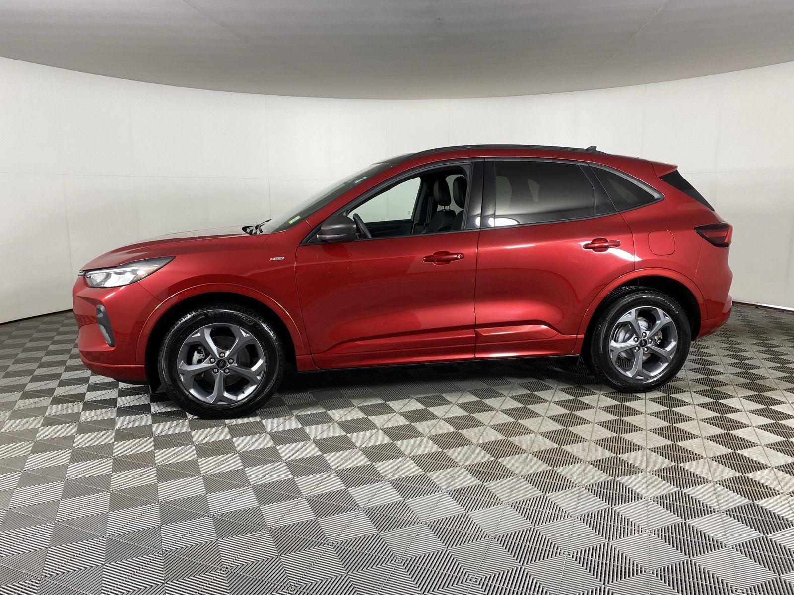 Used 2023 Rapid Red Metallic Tinted Clearcoat Ford ST-Line image 4