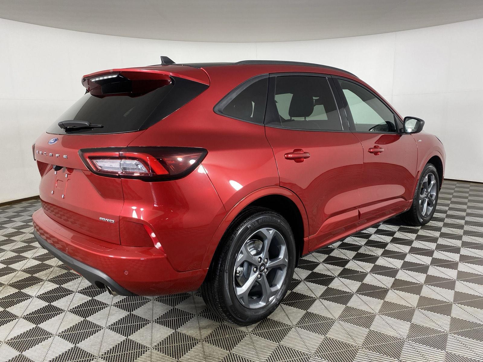 Used 2023 Rapid Red Metallic Tinted Clearcoat Ford ST-Line image 7