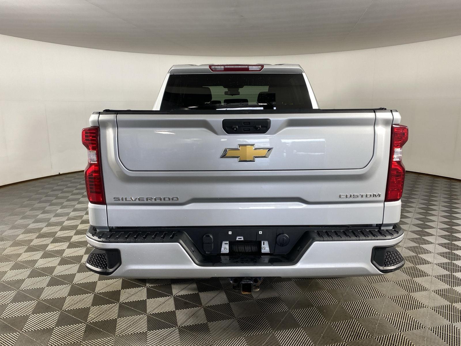 Used 2022 Silver Ice Metallic Chevrolet Custom image 6