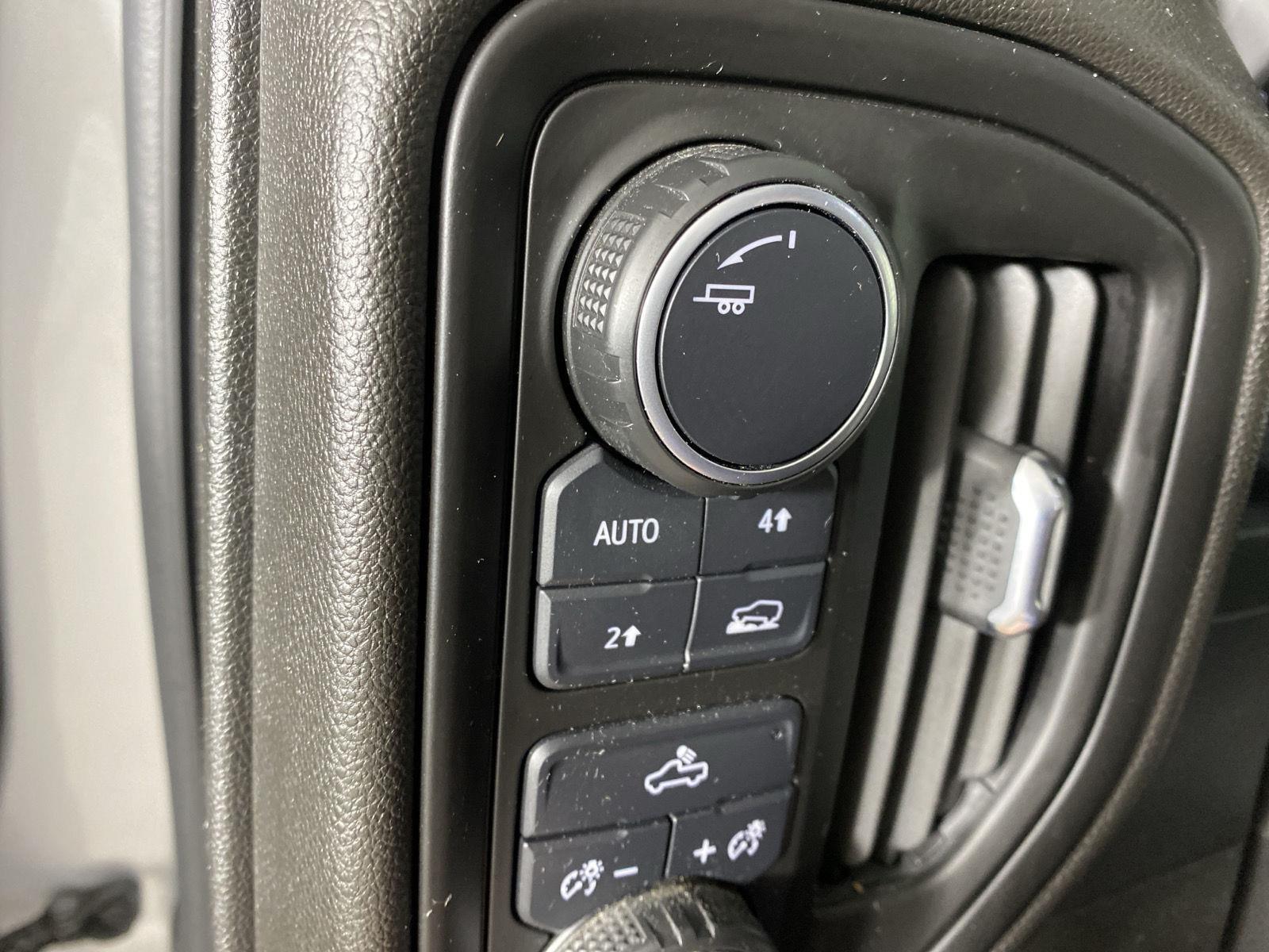 Used 2022 Silver Ice Metallic Chevrolet Custom image 15