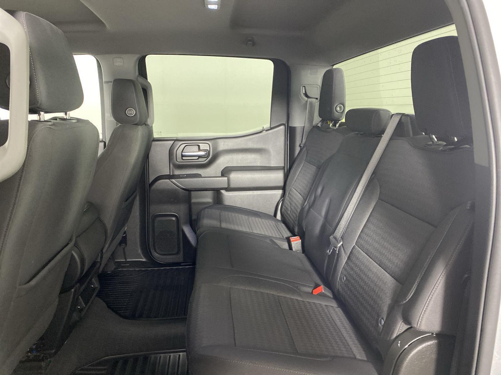 Used 2022 Silver Ice Metallic Chevrolet Custom image 20
