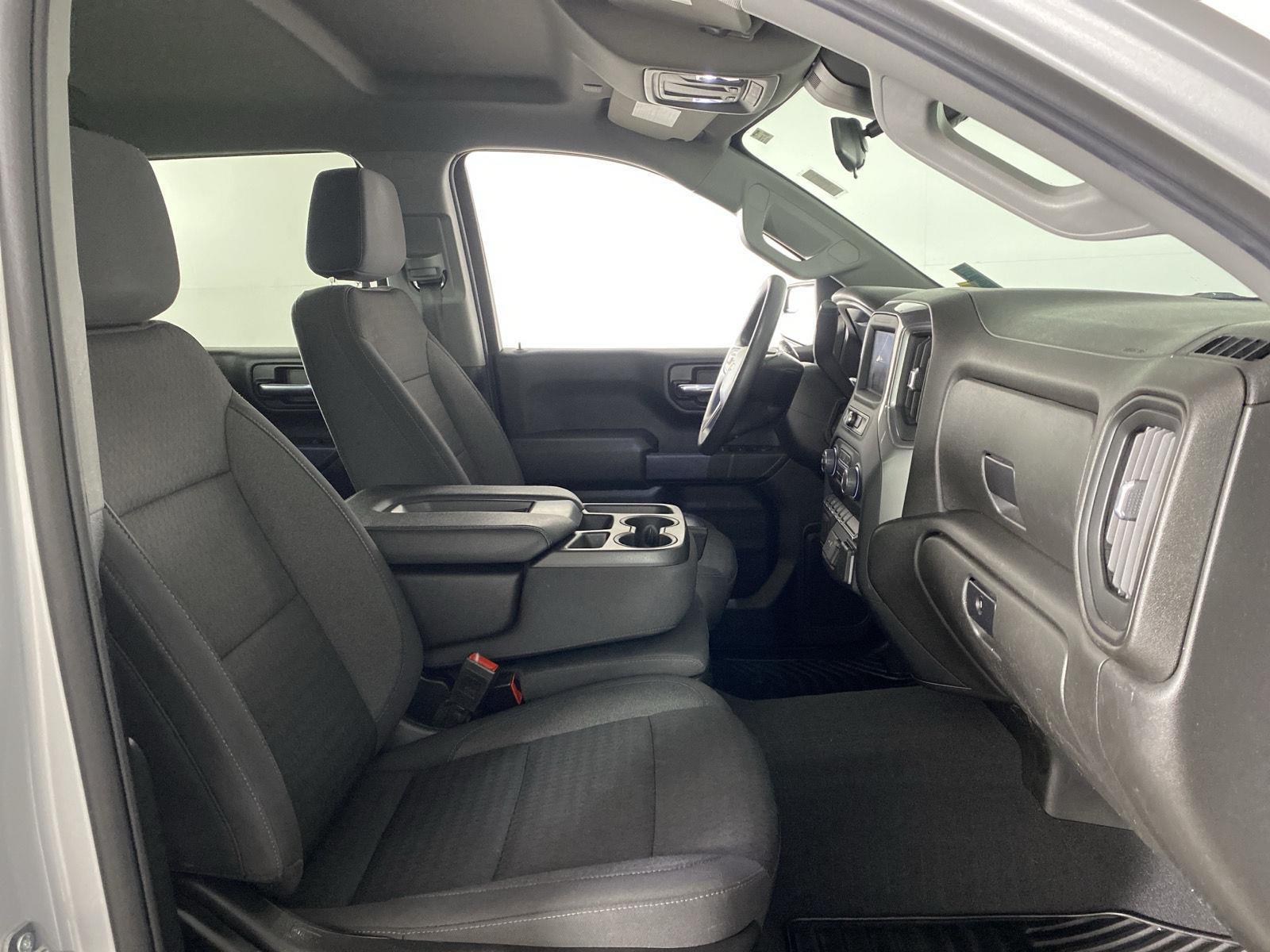 Used 2022 Silver Ice Metallic Chevrolet Custom image 23