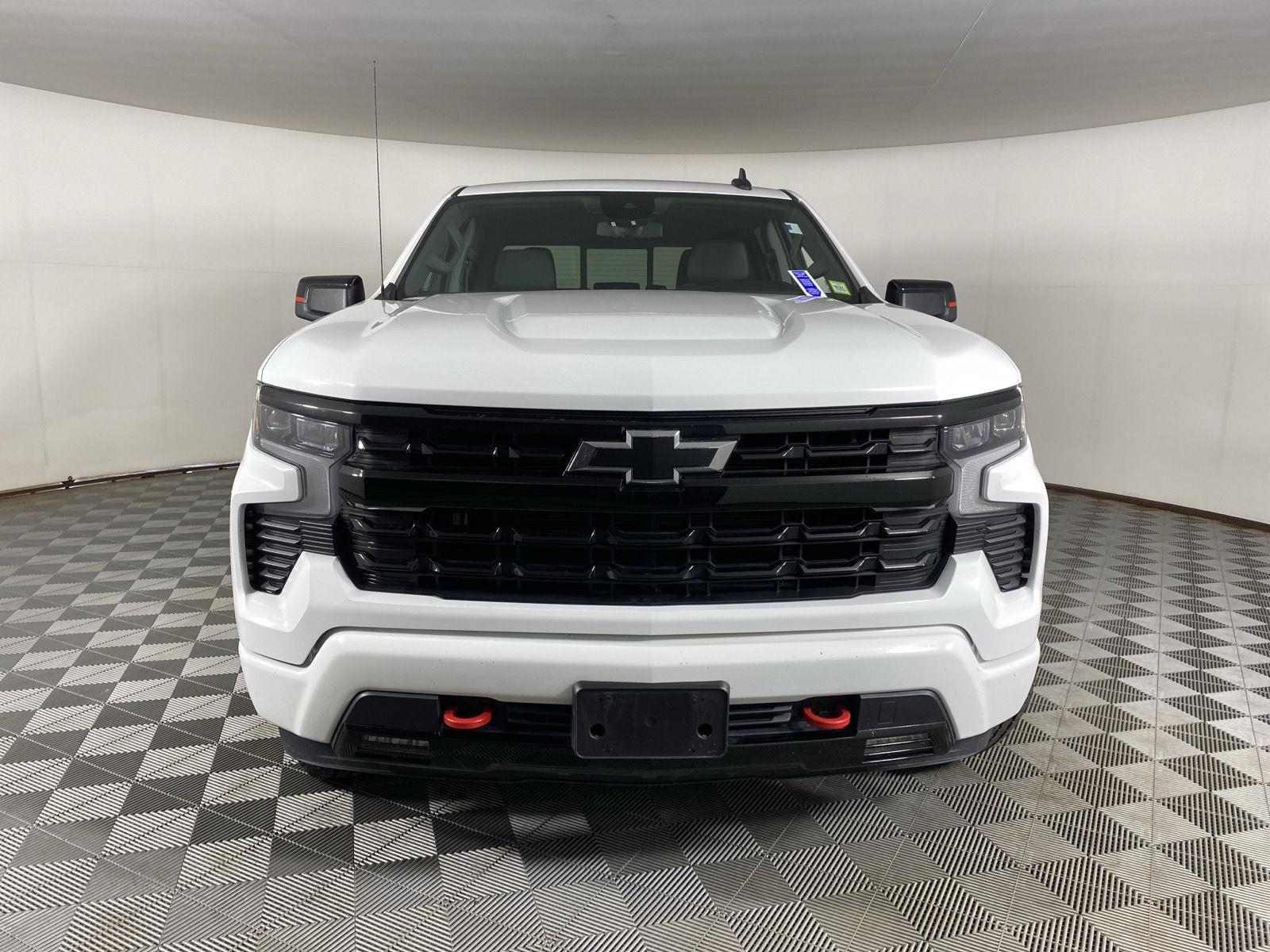 Used 2025 Summit White Chevrolet RST image 2